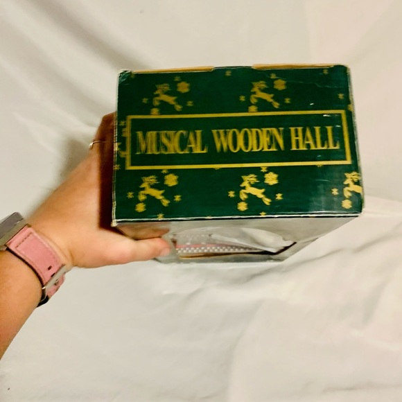 Vtg Musical wood hall Santa’s workshop decor - Picture 2 of 8